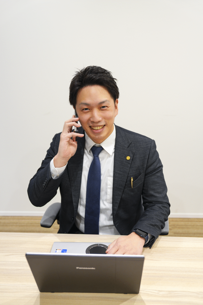 行政書士が仕事をしている